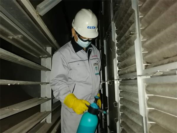 冷卻塔的特點及工作原理(冷卻塔的模板用什么材料做成的)